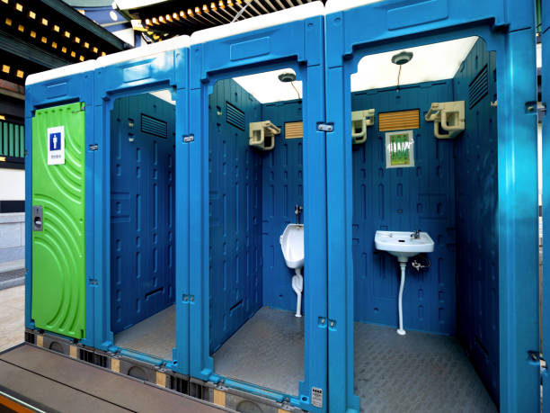 Best Portable restroom trailer rental  in Geneva, FL