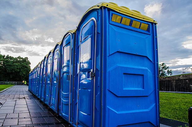 Best Portable restroom trailer rental  in Geneva, FL